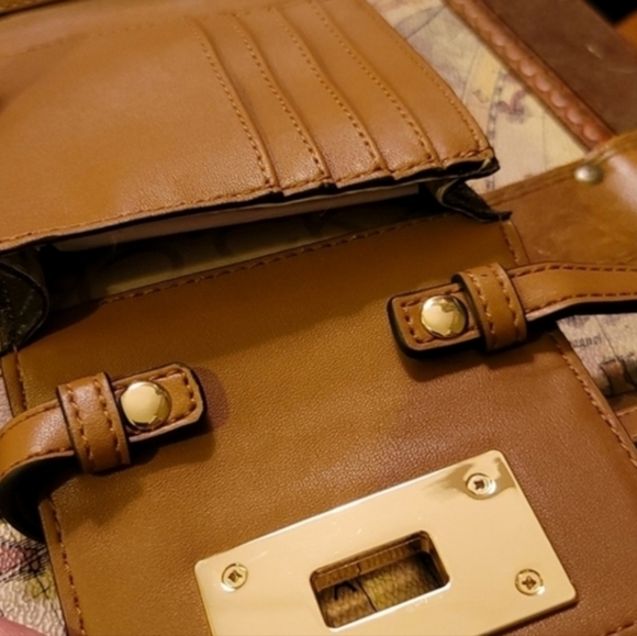 Calvin Klein Logo Kiera Signature Wallet Crossbody Bag - Picture 5 of 6